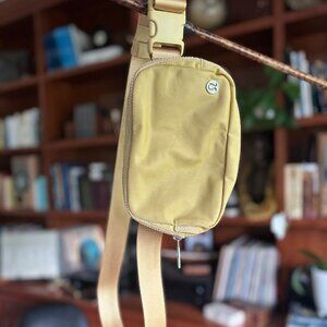 Lululemon Everywhere Belt Bag 1L – Golden Sand (Unisex)